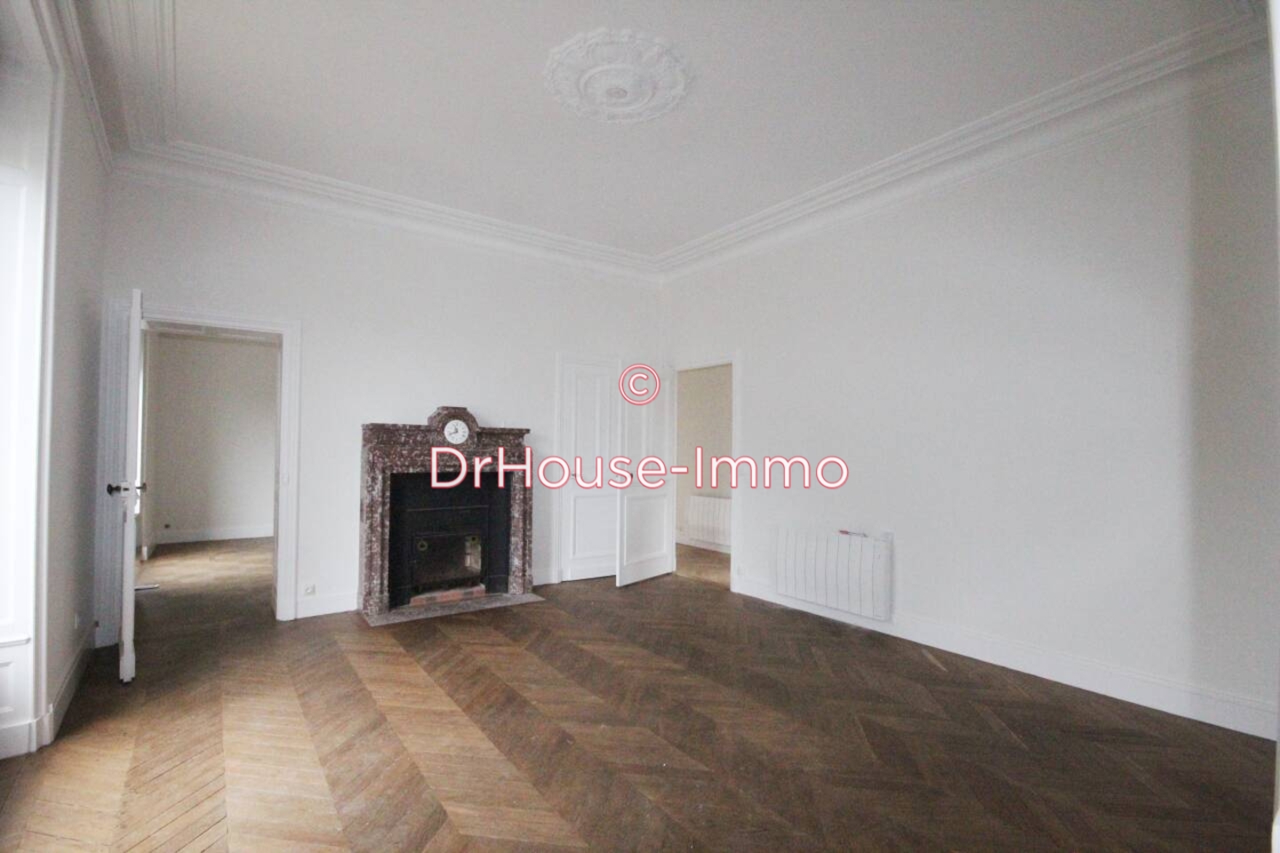 Photo 2 : Vente Maison 9 pièces Castilly 281 m²
