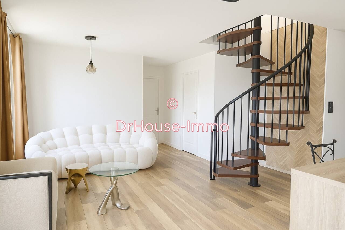 Photo 3 : Vente Appartement 3 pièces Villefranche-sur-Saône 102 m²