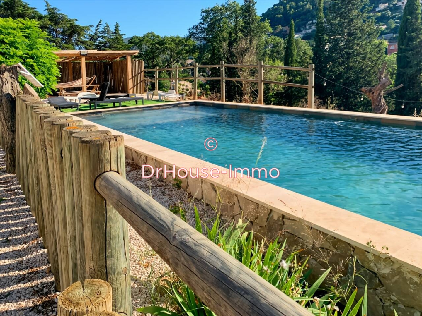 Photo 3 : Vente Maison 6 pièces Solliès-Toucas 250 m²