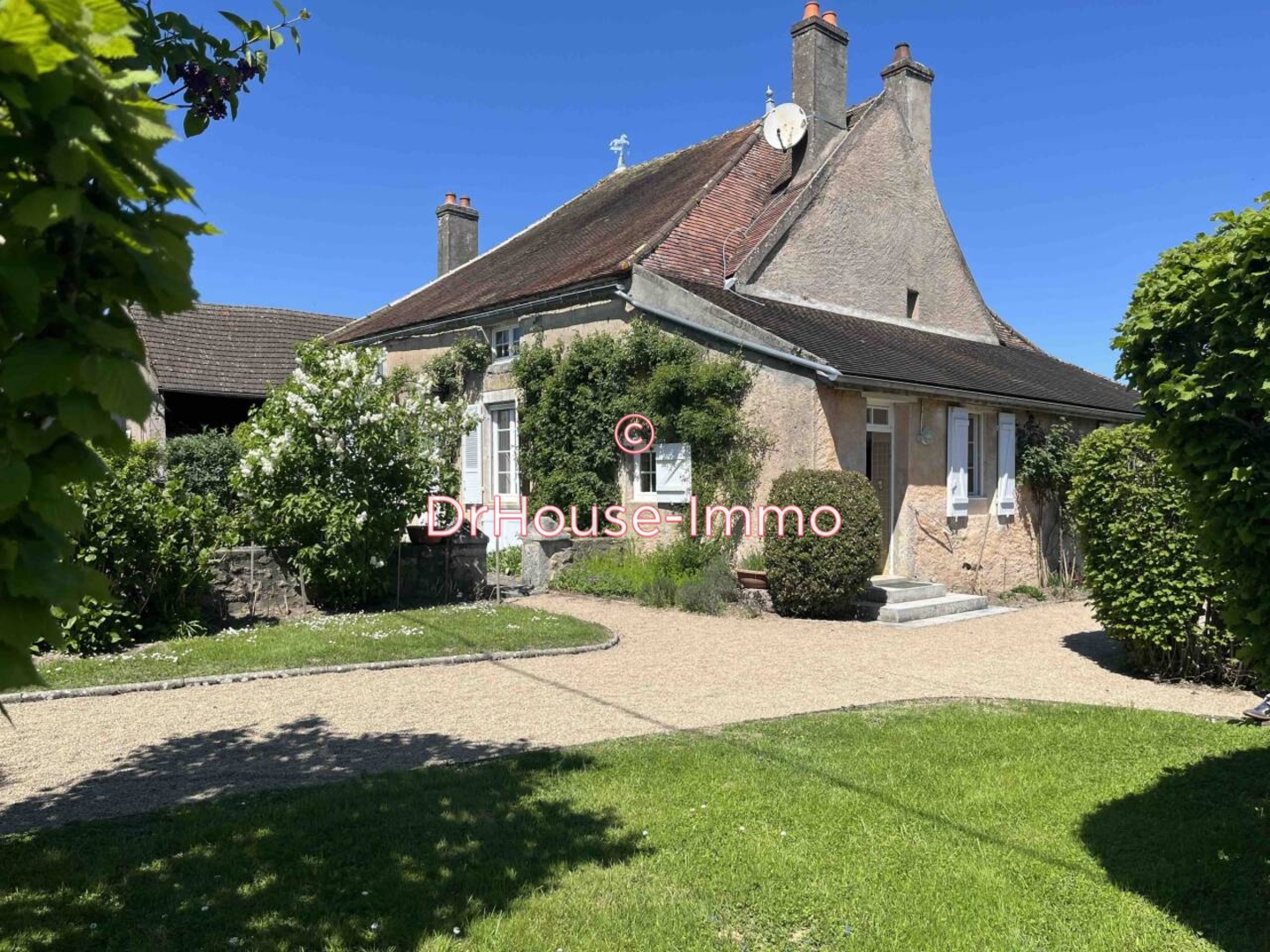 Photo 2 : Vente Maison 7 pièces Saint-Léger-Vauban 190 m²