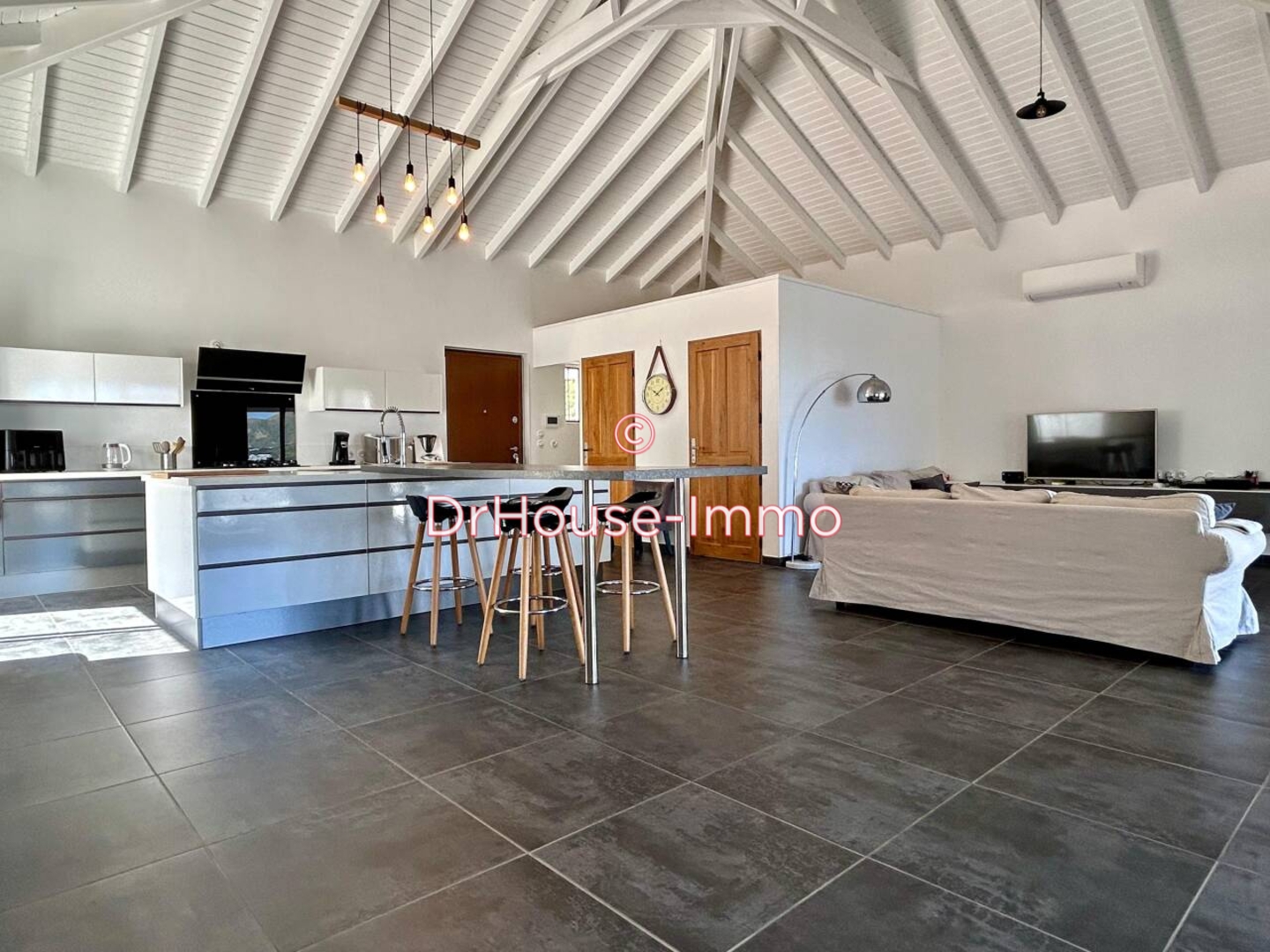 Photo 2 : Vente Maison 5 pièces Saint-Martin 174 m²