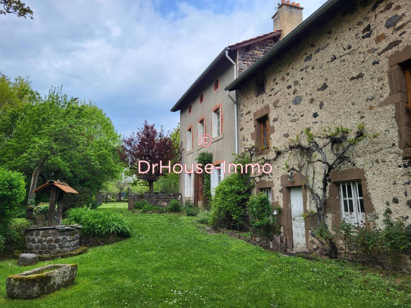 Photo 2 : Vente Maison 9 pièces Saint-Vidal 182 m²