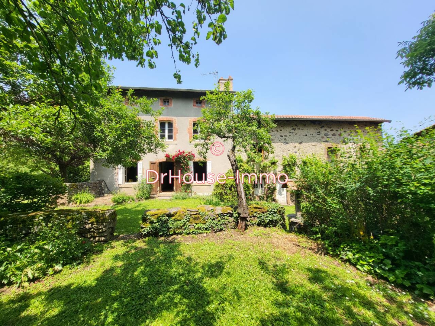 Photo 2 : Vente Maison 9 pièces Saint-Vidal 182 m²