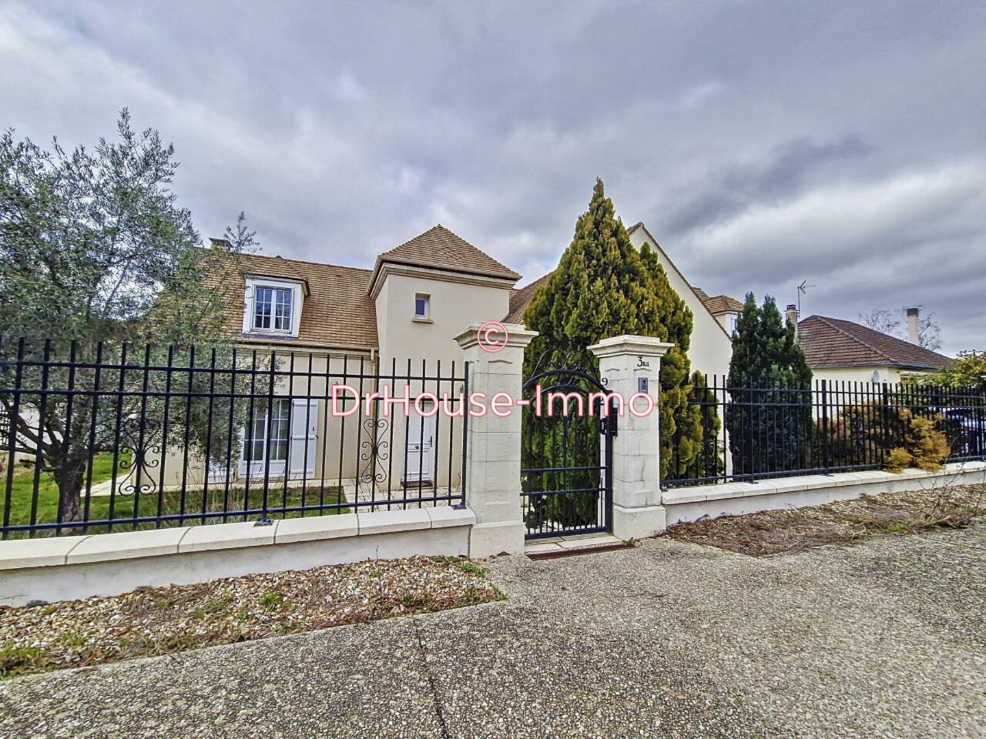 Photo 3 : Vente Maison 8 pièces Morainvilliers 193 m²