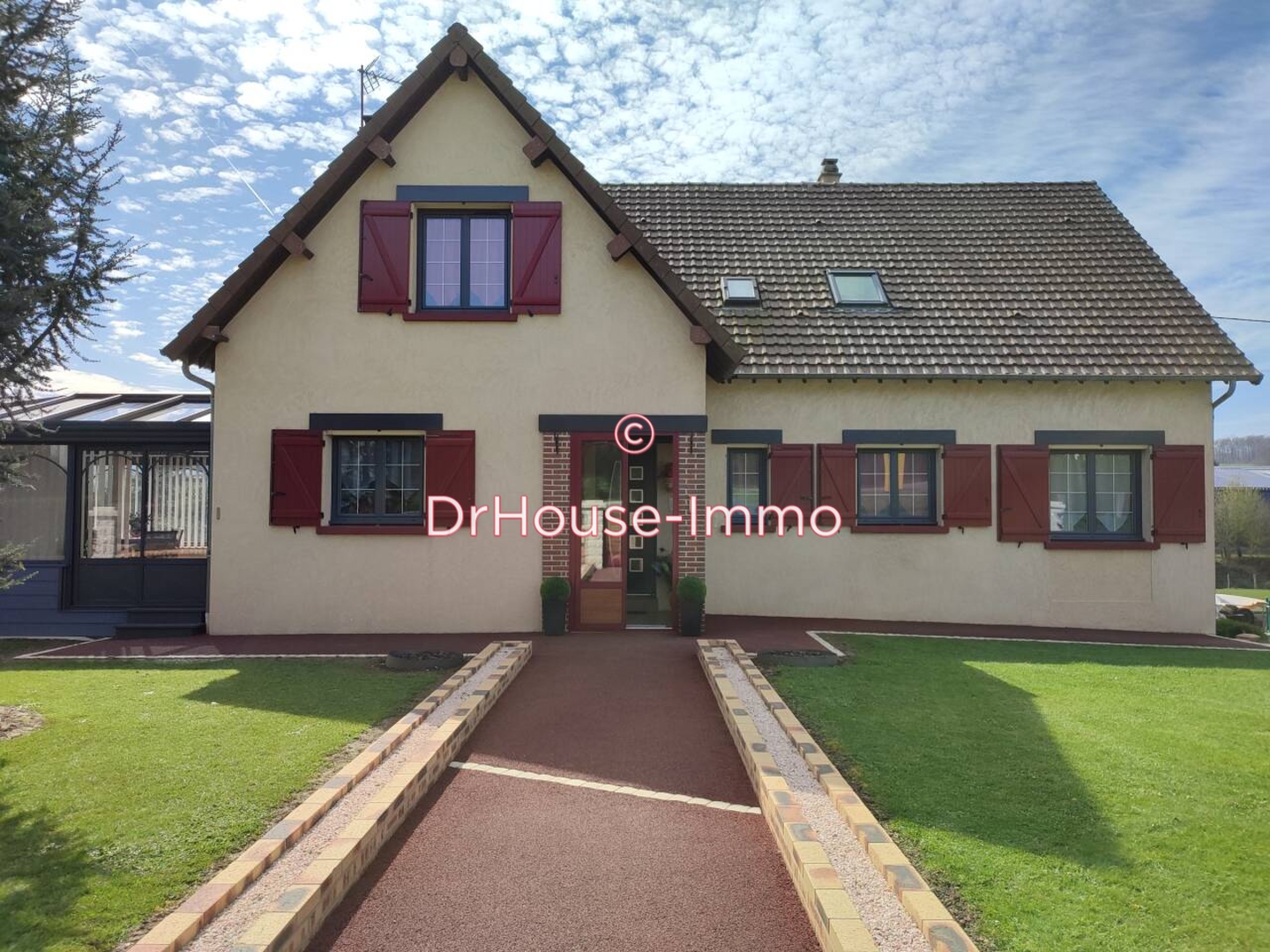 Photo 1 : Vente Maison 8 pièces Sainte-Gauburge-Sainte-Colombe 179 m²