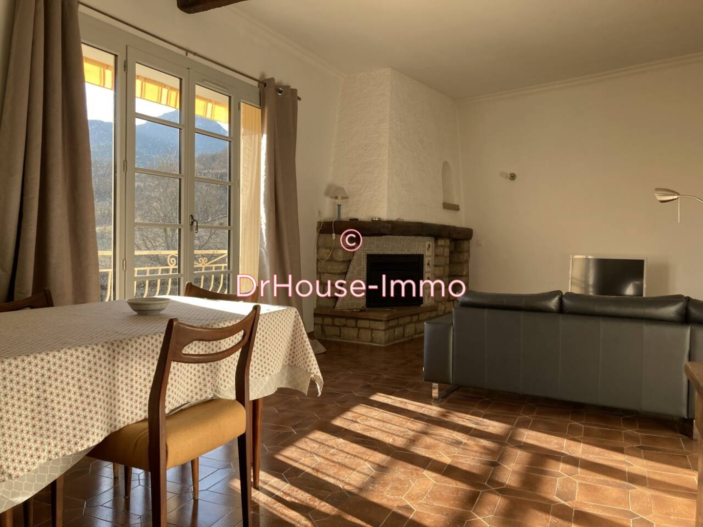 Photo 1 : Vente Appartement 5 pièces Castellane 120 m²