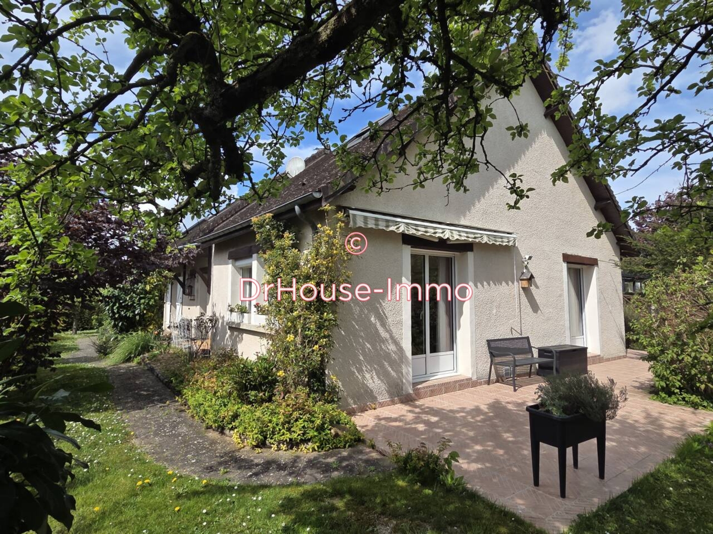 Photo 1 : Vente Maison 8 pièces Saint-Julien-les-Villas 170 m²