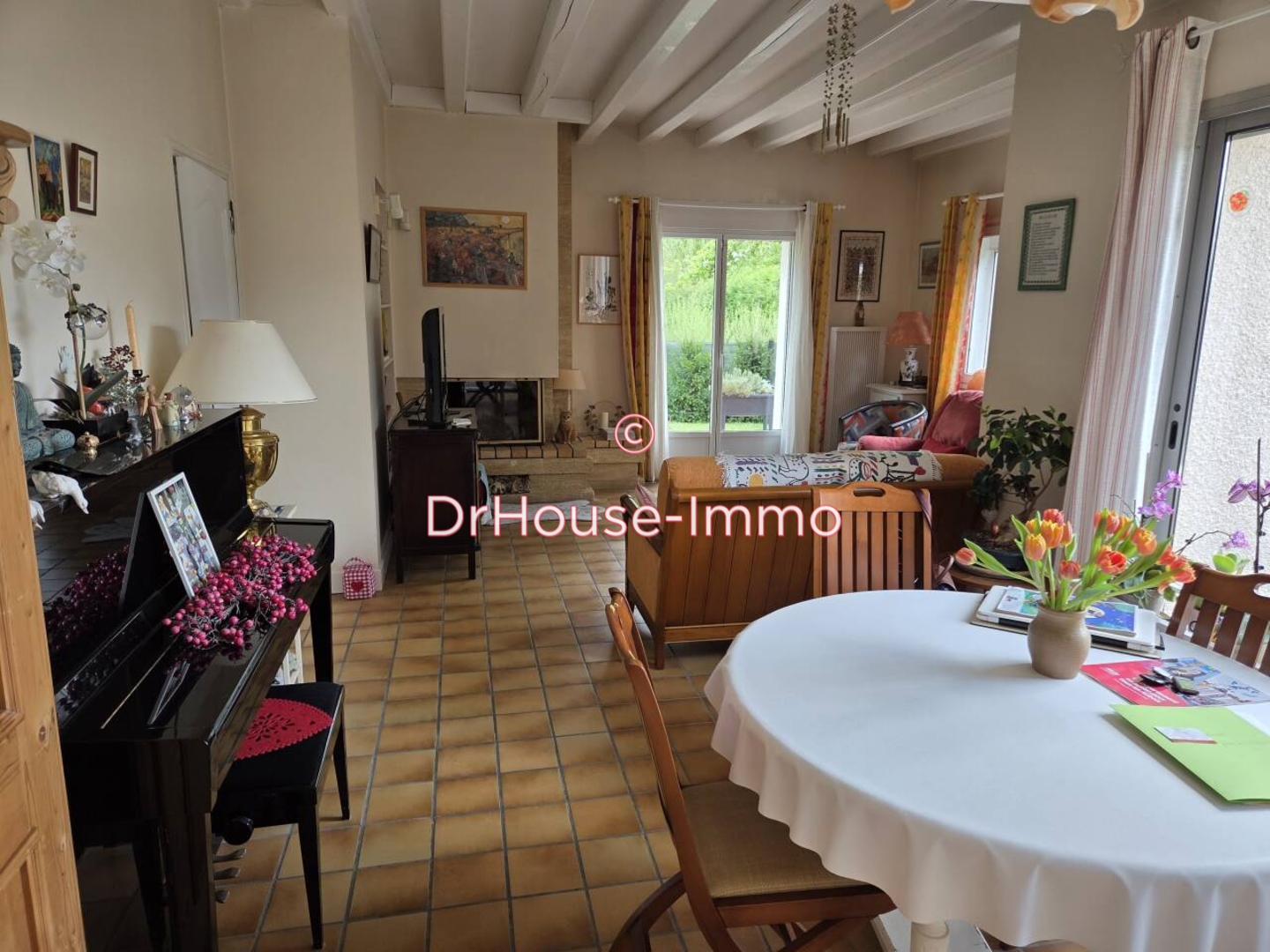 Photo 2 : Vente Maison 8 pièces Saint-Julien-les-Villas 170 m²