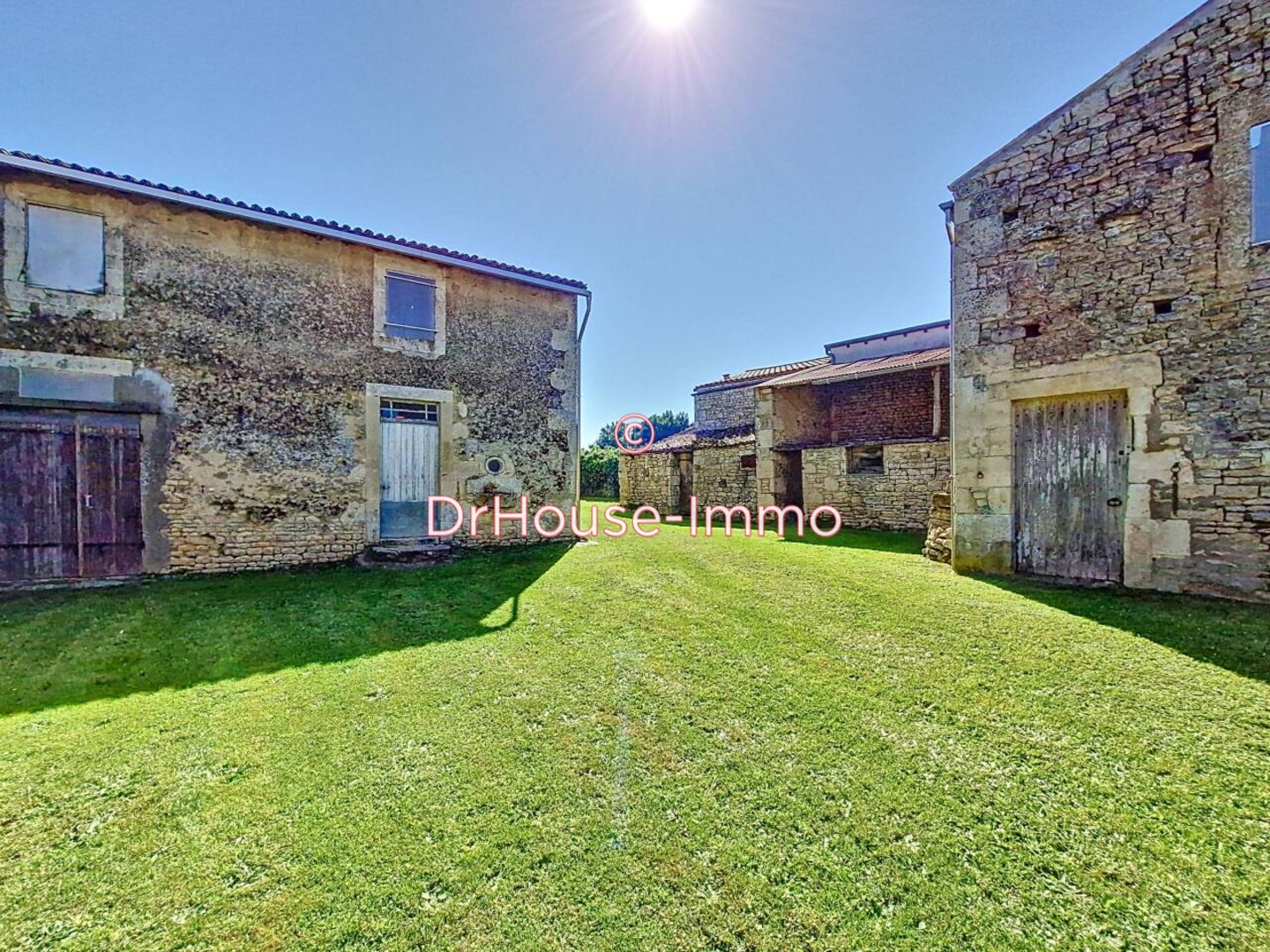 Photo 3 : Vente Corps de ferme 10 pièces Sainte-Néomaye 400 m²