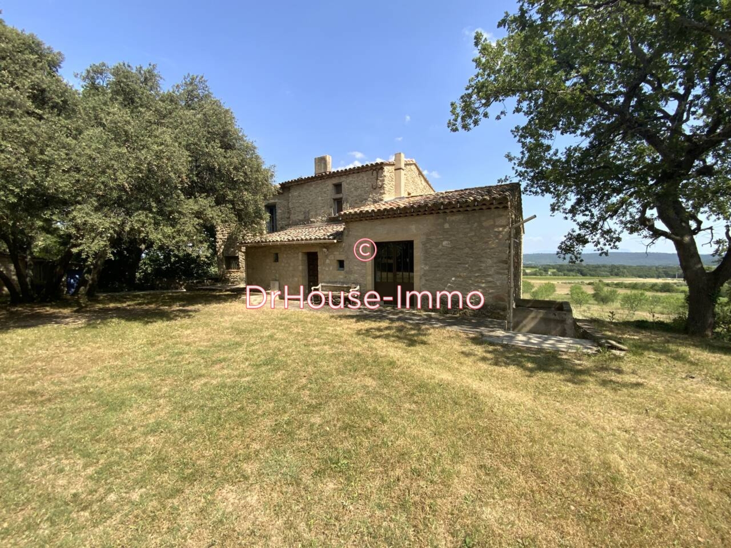 Photo 2 : Vente Maison 17 pièces Cucuron 480 m²