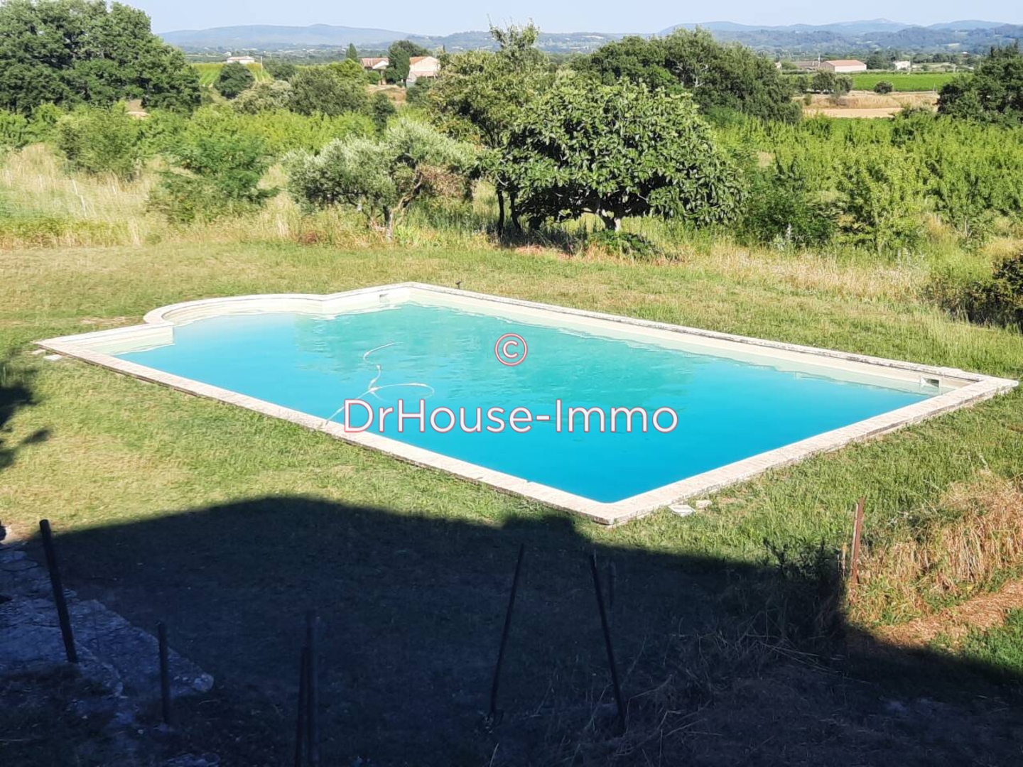 Photo 3 : Vente Maison 17 pièces Cucuron 480 m²
