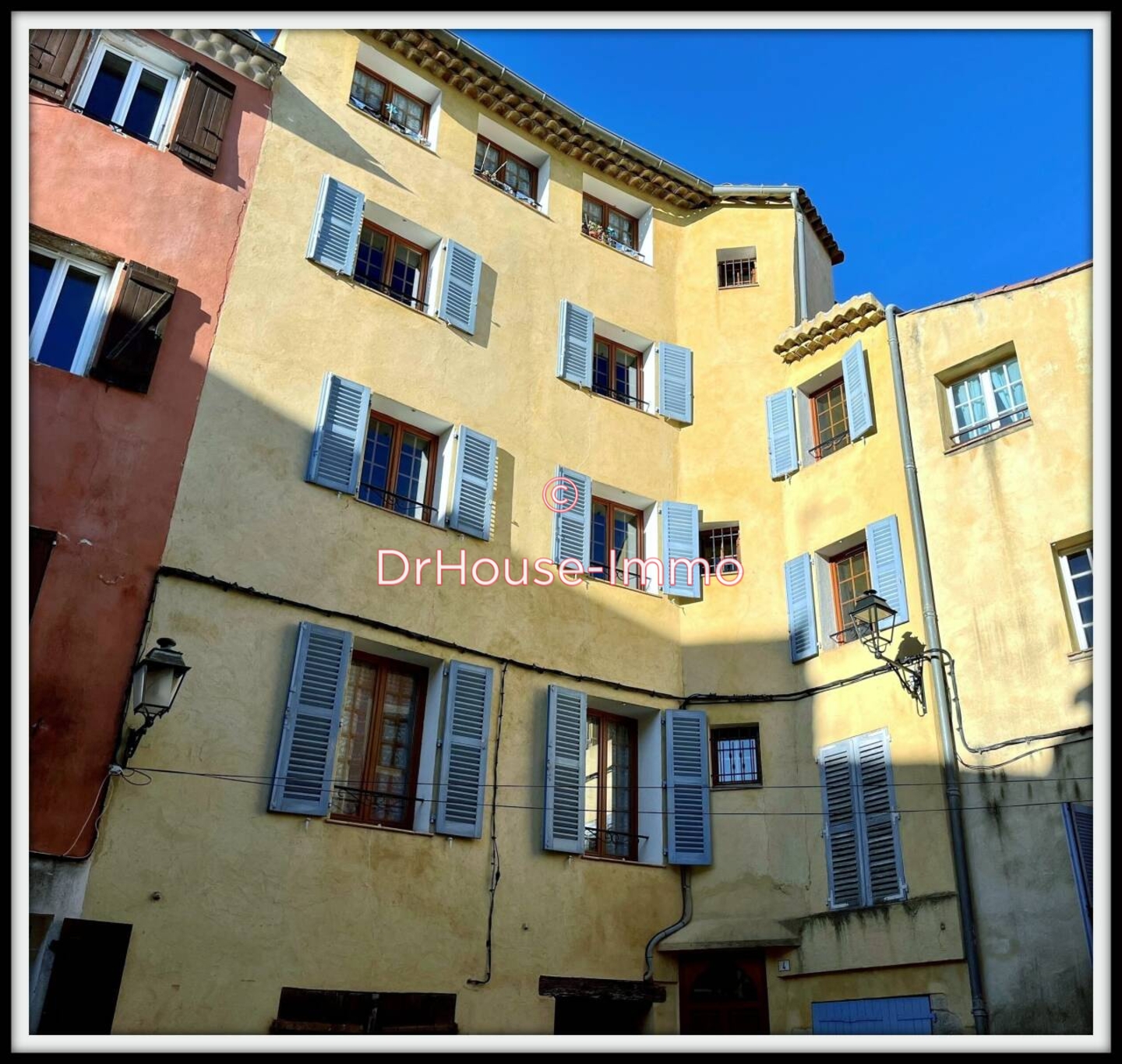 Photo 1 : Vente Immeuble 16 pièces Lorgues 384 m²
