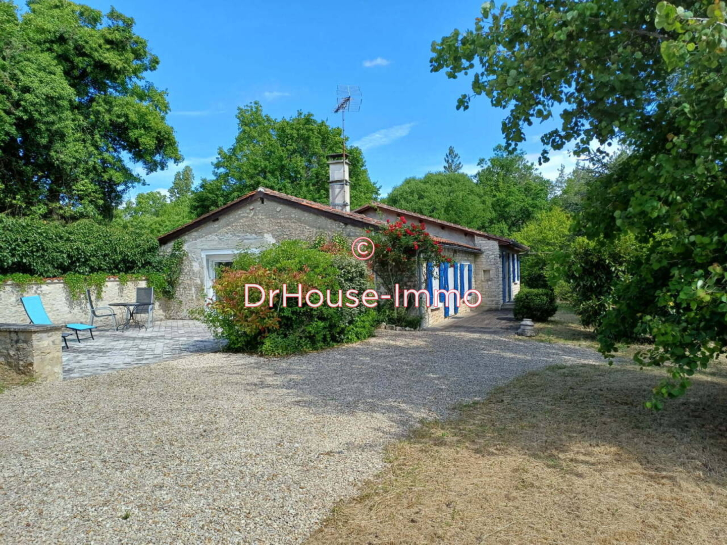 Photo 1 : Vente Maison 4 pièces Saint-Amant-de-Boixe 110 m²