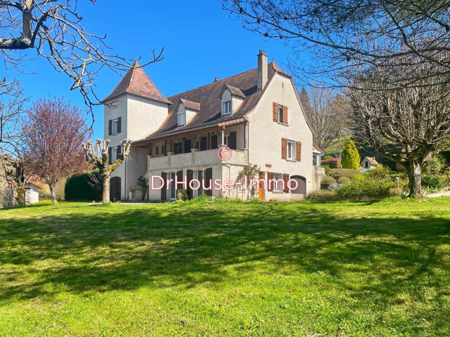 Photo 1 : Vente Maison 8 pièces Saint-Céré 285 m²