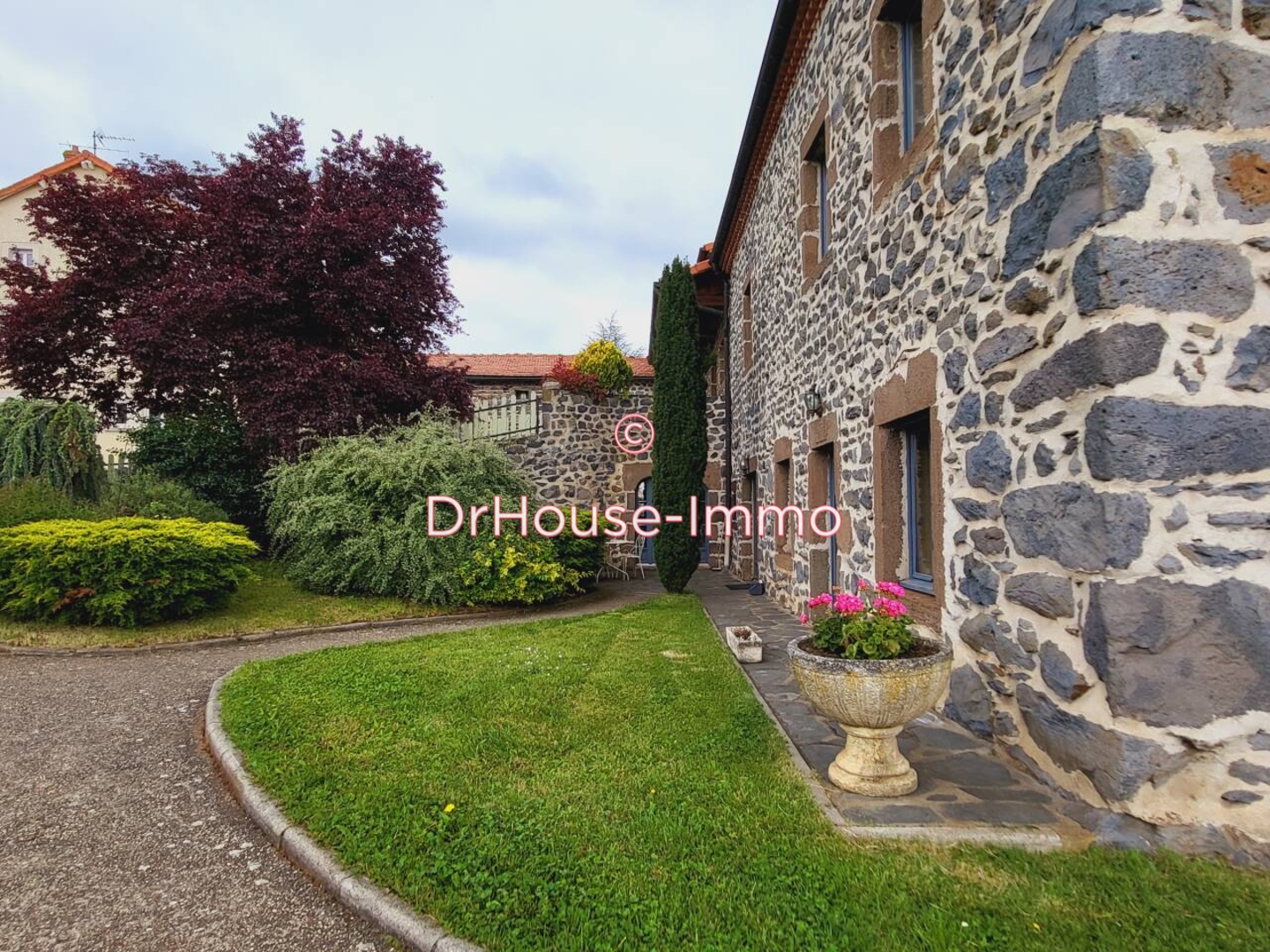 Photo 3 : Vente Maison 16 pièces Sanssac-l'Église 343 m²
