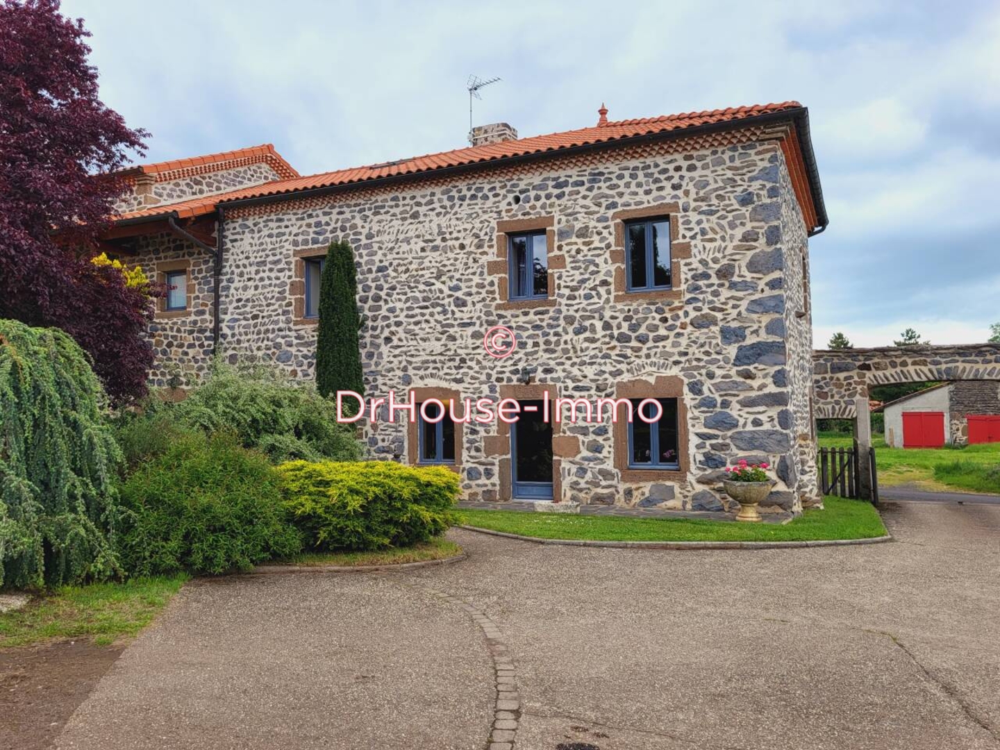 Photo 2 : Vente Maison 16 pièces Sanssac-l'Église 343 m²