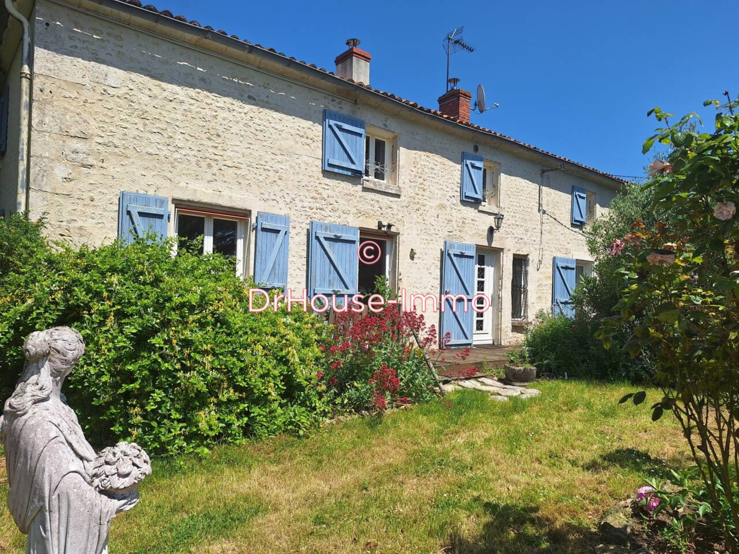 Photo 2 : Vente Maison 7 pièces Velluire 201 m²