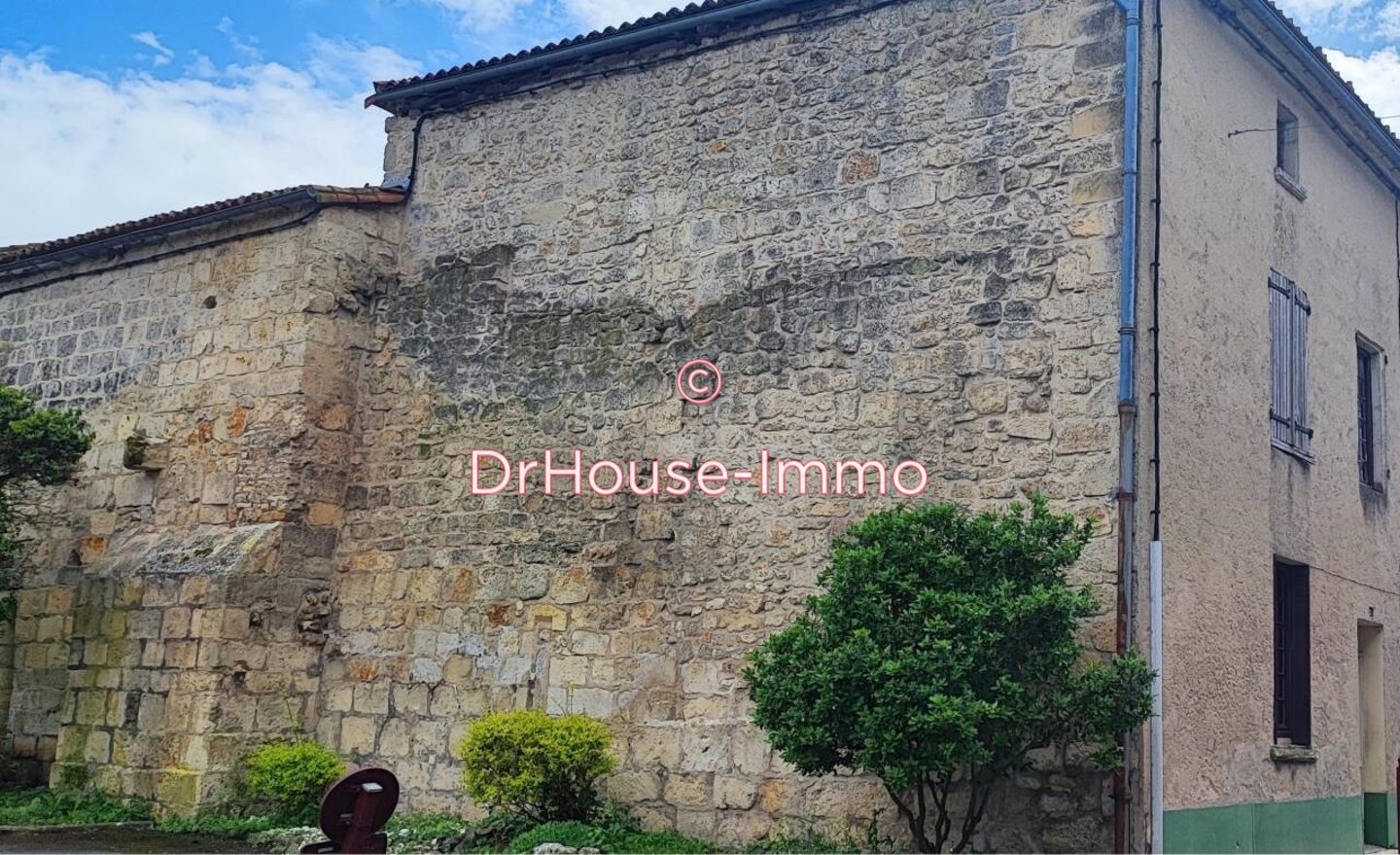 Photo 1 : Vente Immeuble 10 pièces La Couronne 289 m²
