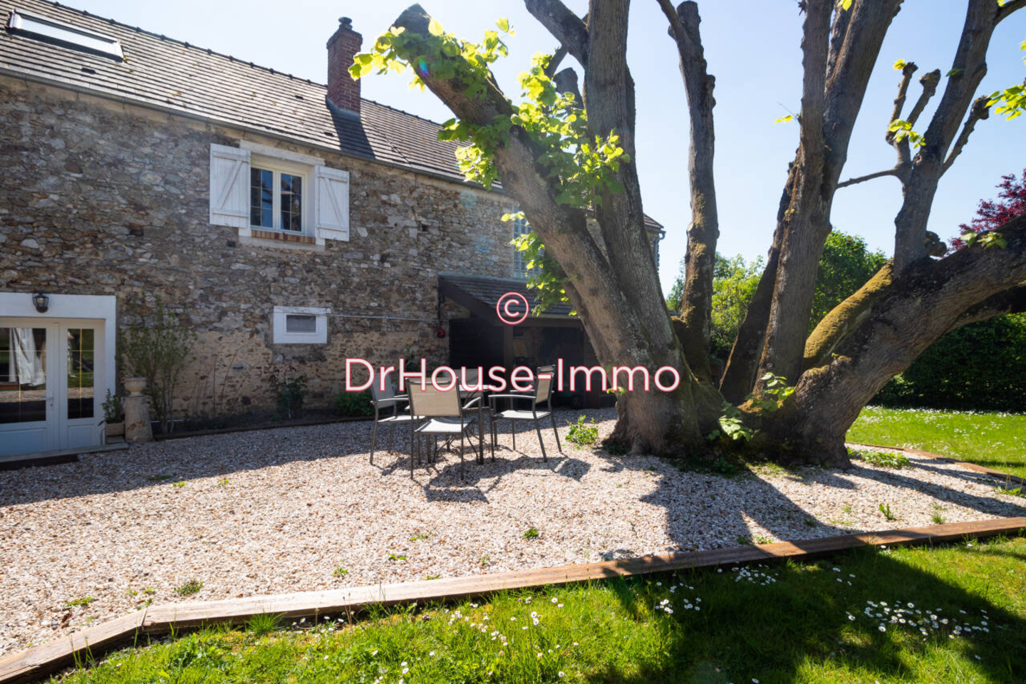 Photo 1 : Vente Maison 7 pièces Montfort-l'Amaury 200 m²