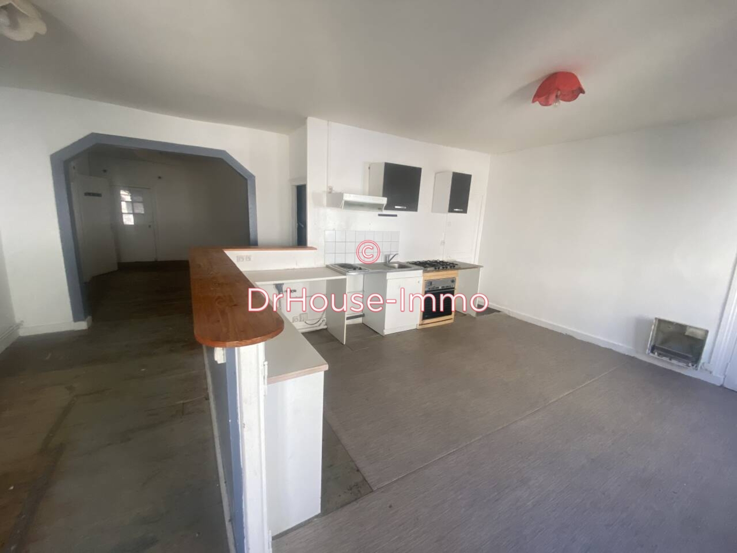 Photo 1 : Vente Immeuble 8 pièces Saint-Maixent-l'École 125 m²