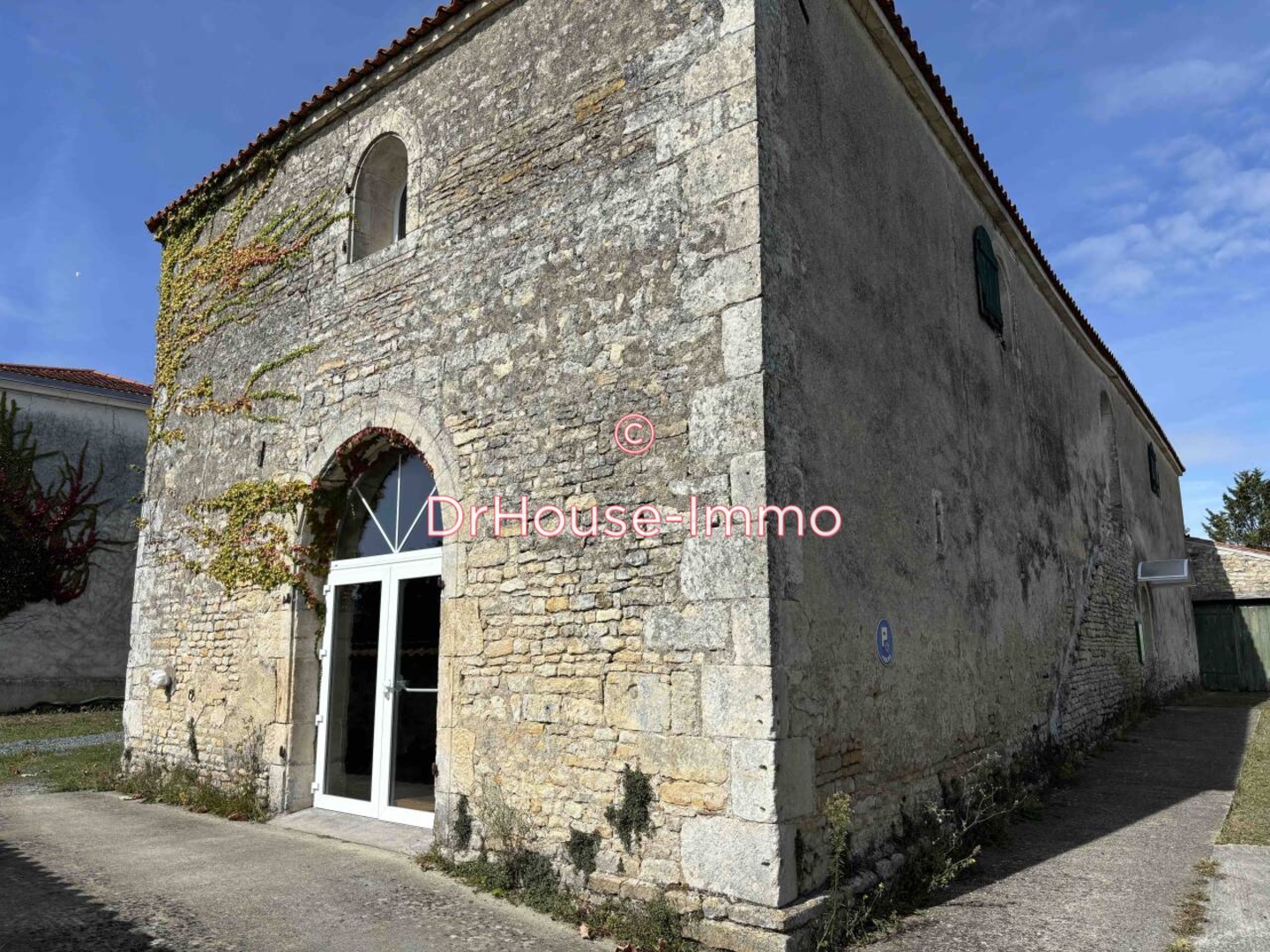 Photo 2 : Vente Local d'activités 3 pièces Champagné-les-Marais 390 m²