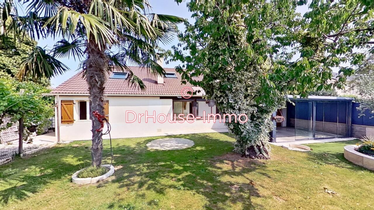 Photo 1 : Vente Maison 10 pièces Savigny-le-Temple 175 m²