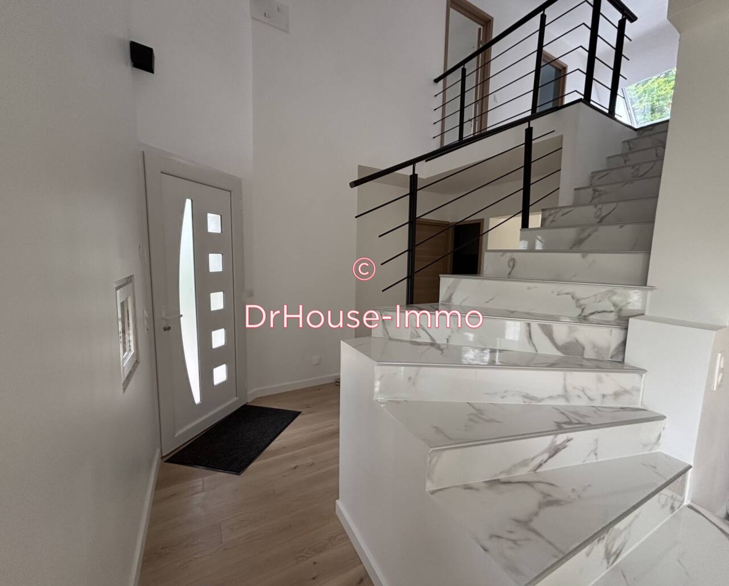 Photo 3 : Vente Maison 7 pièces Le Mesnil-Saint-Denis 171 m²