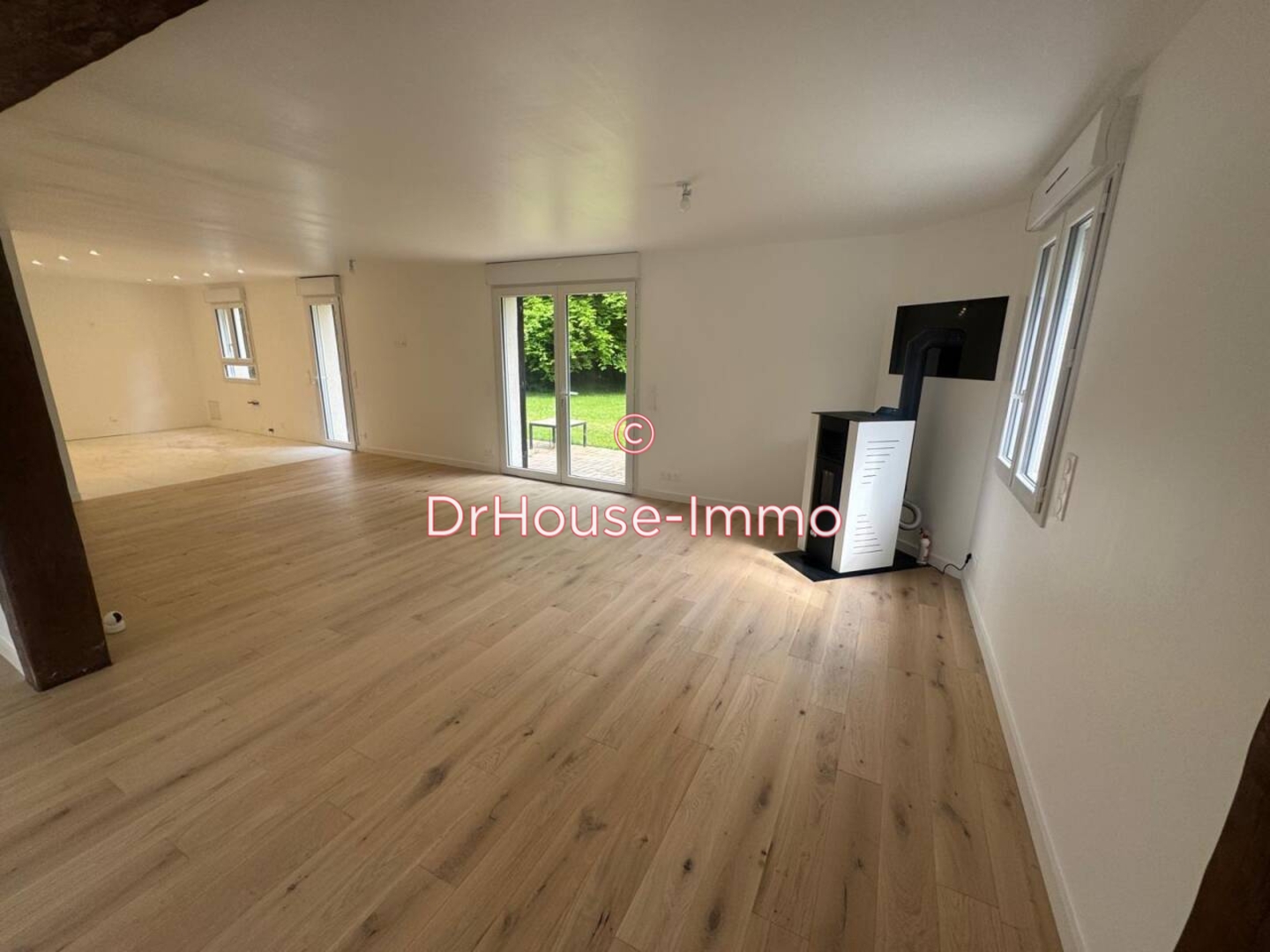 Photo 2 : Vente Maison 7 pièces Le Mesnil-Saint-Denis 171 m²