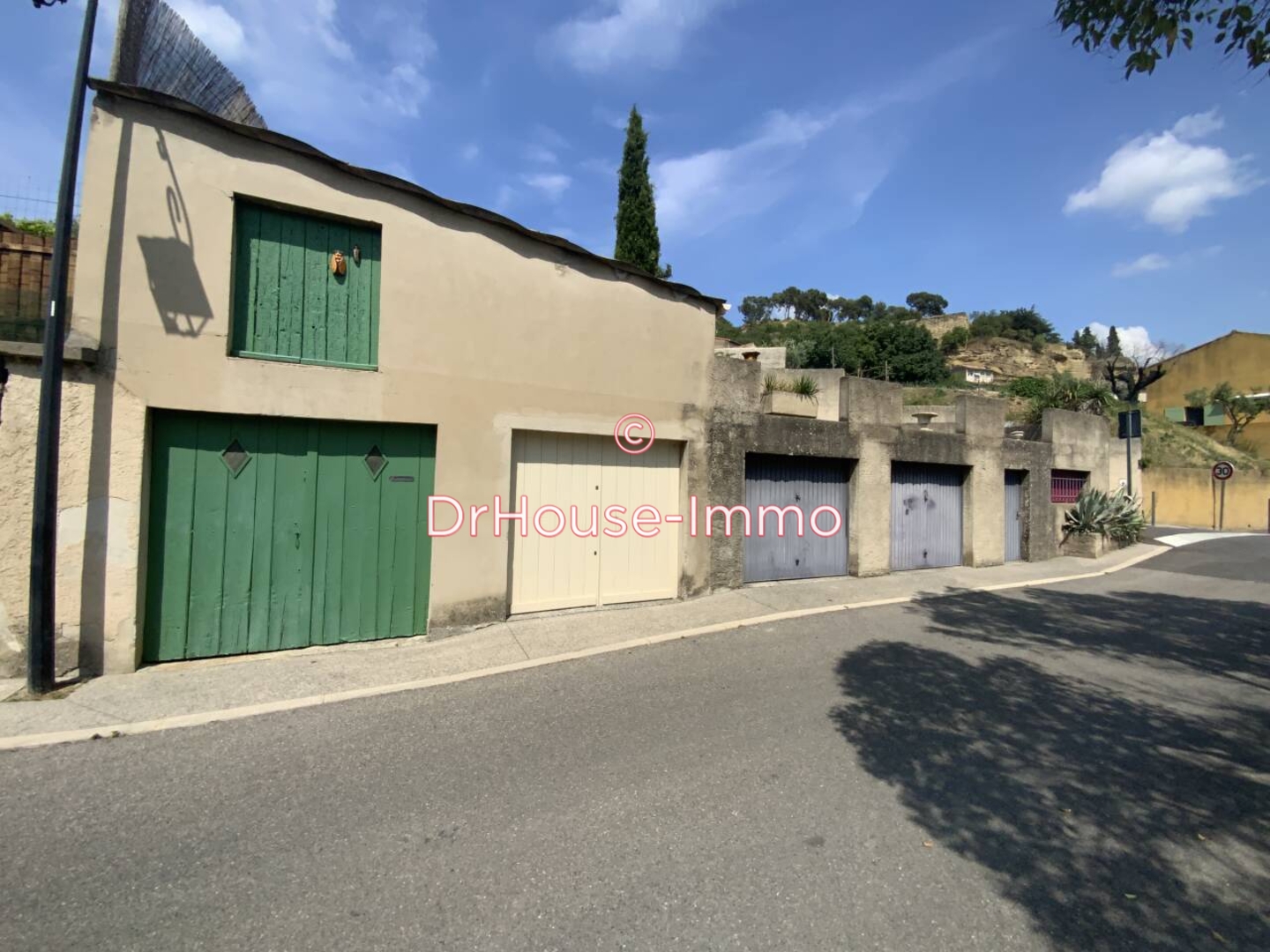 Photo 2 : Vente Parking / Box Cadenet 130 m²