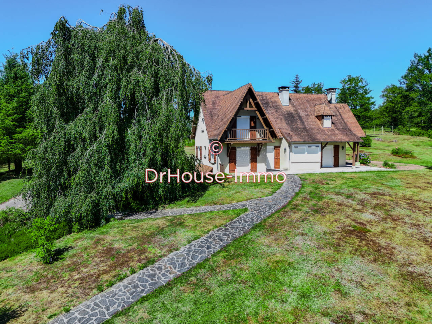 Photo 1 : Vente Maison 10 pièces Saint-Estèphe 197 m²