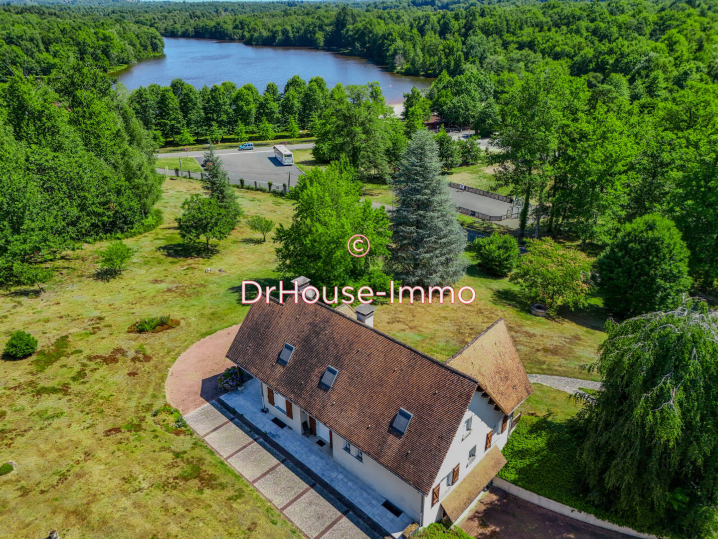 Photo 2 : Vente Maison 10 pièces Saint-Estèphe 197 m²