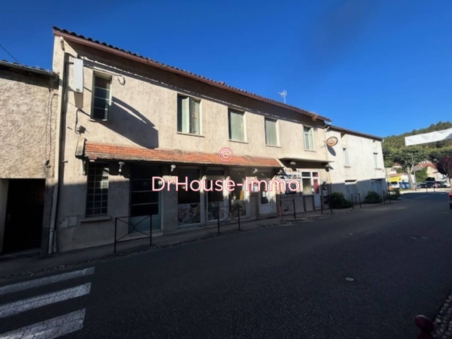Photo 1 : Vente Commerce 2 pièces Douelle 198 m²