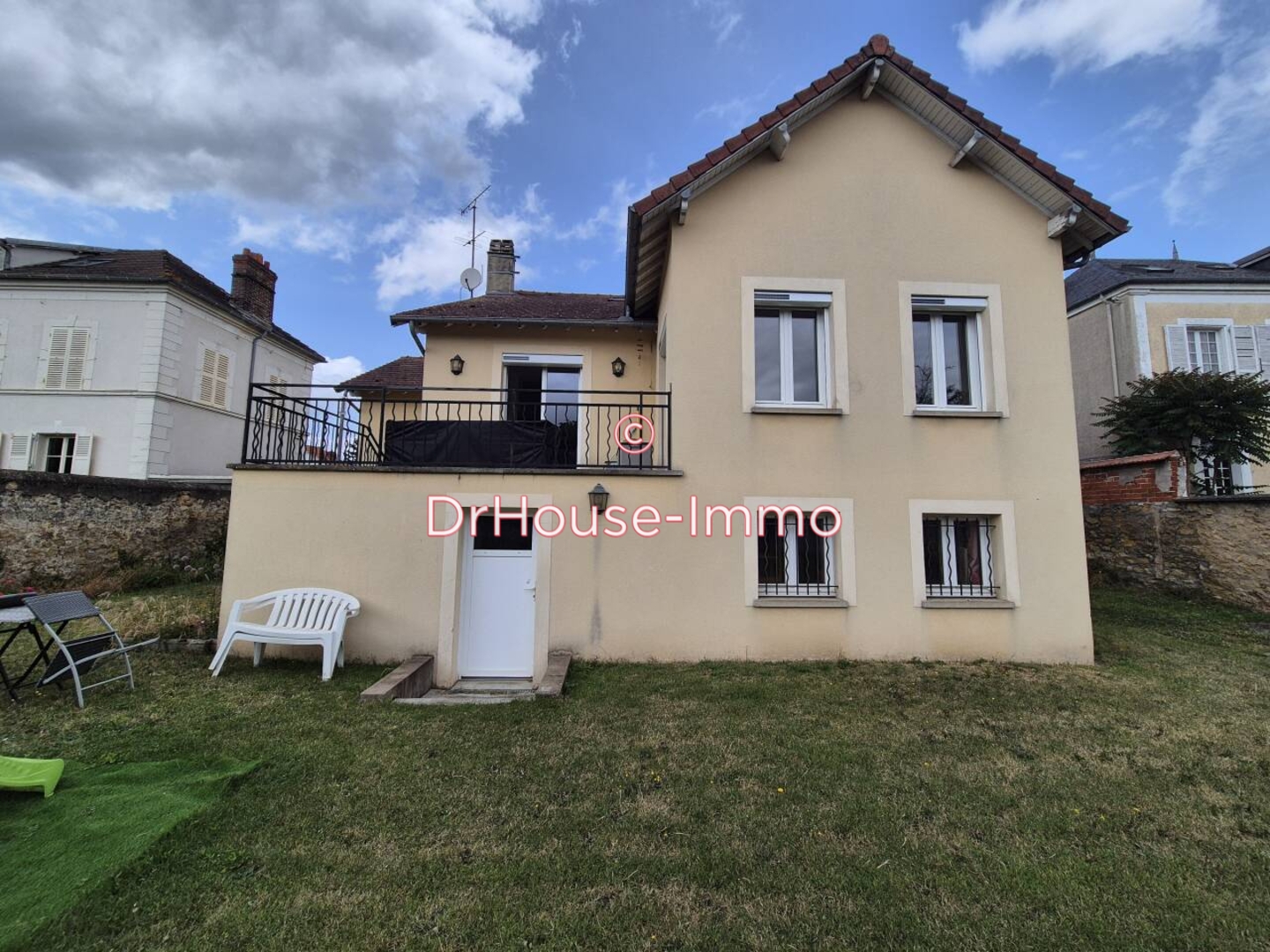 Photo 1 : Vente Maison 8 pièces Mureaux 202 m²