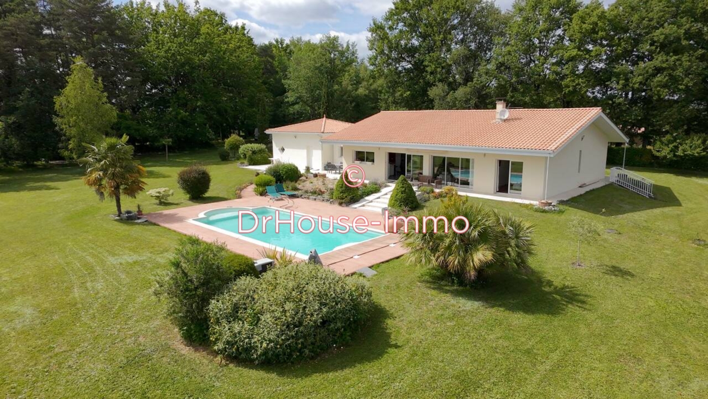 Photo 1 : Vente Maison 5 pièces Marsac-sur-l'Isle 193 m²