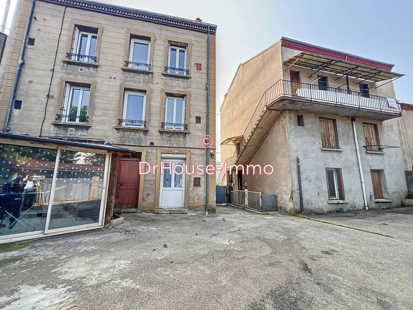 Photo 1 : Vente Immeuble 21 pièces Saint-Chamond 455 m²