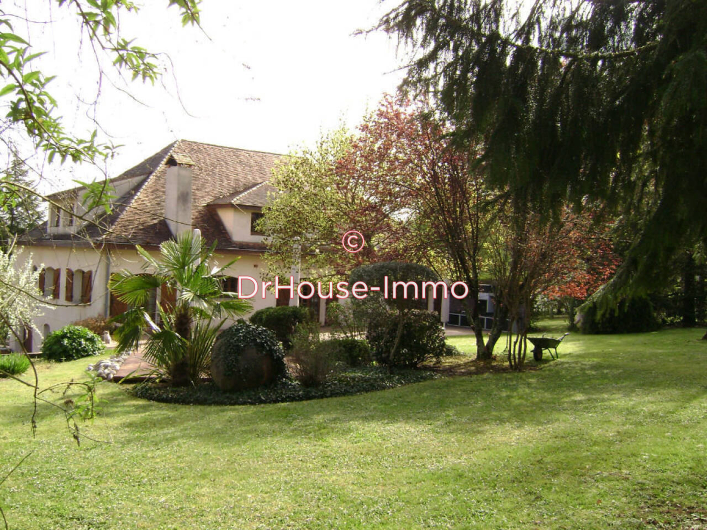 Photo 2 : Vente Maison 8 pièces Saint-Laurent-d'Arce 411 m²