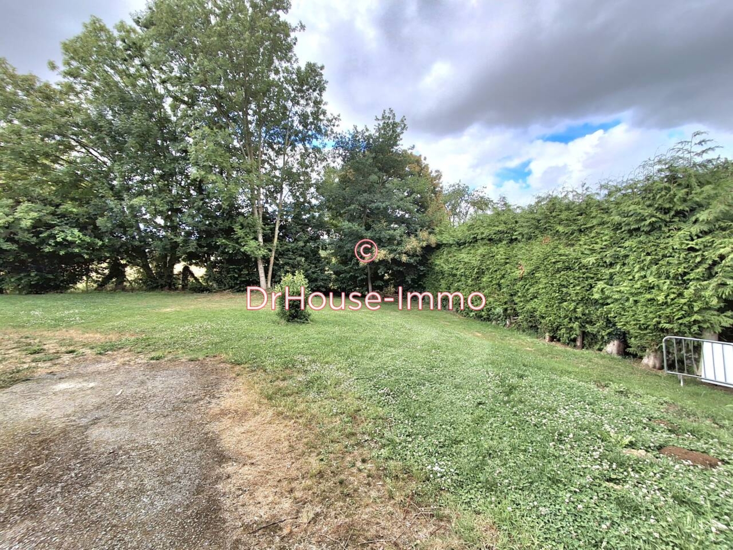 Photo 2 : Vente Terrain  Saint-Loup 750 m²