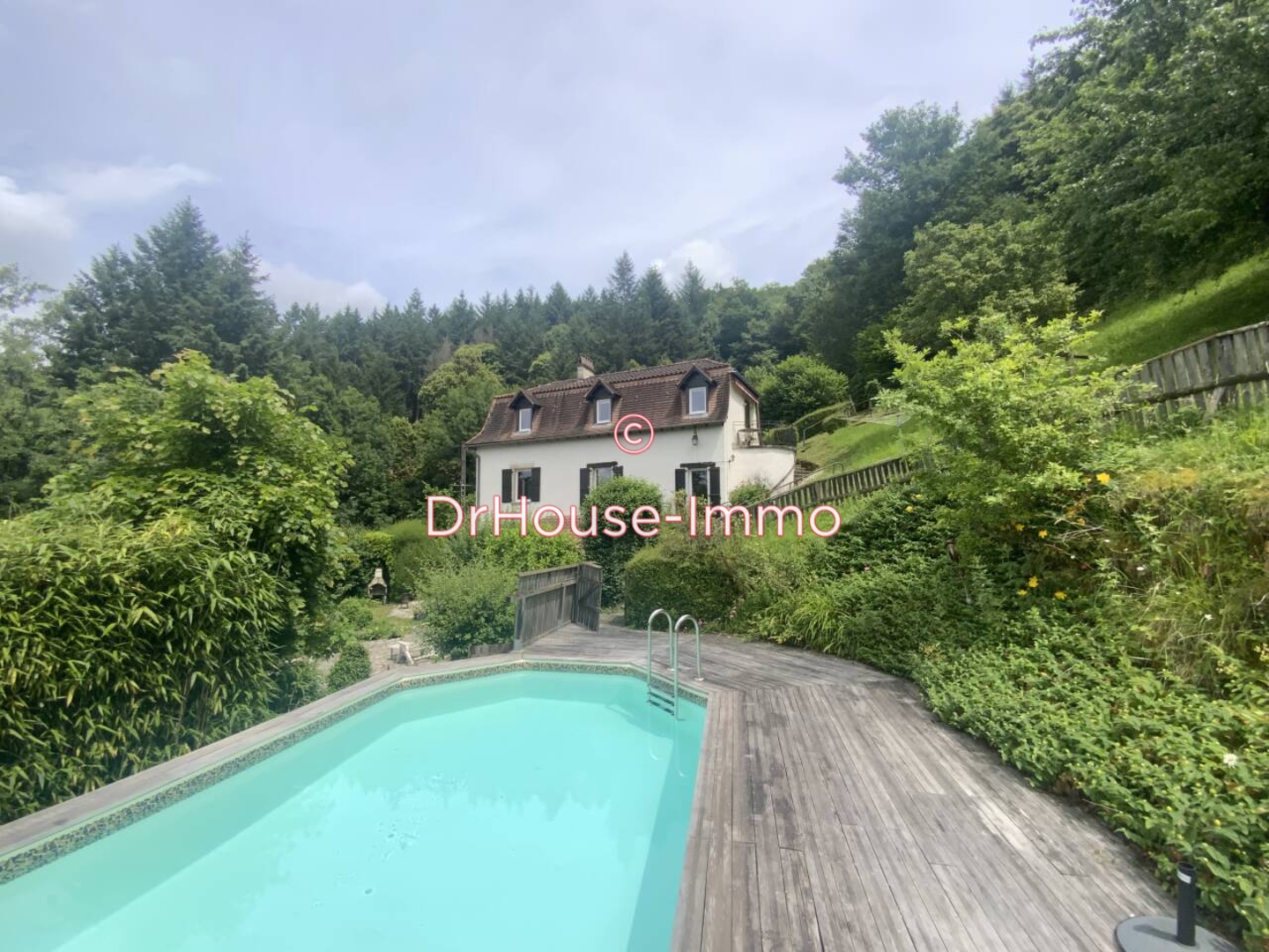 Photo 1 : Vente Maison 11 pièces Saint-Céré 237 m²