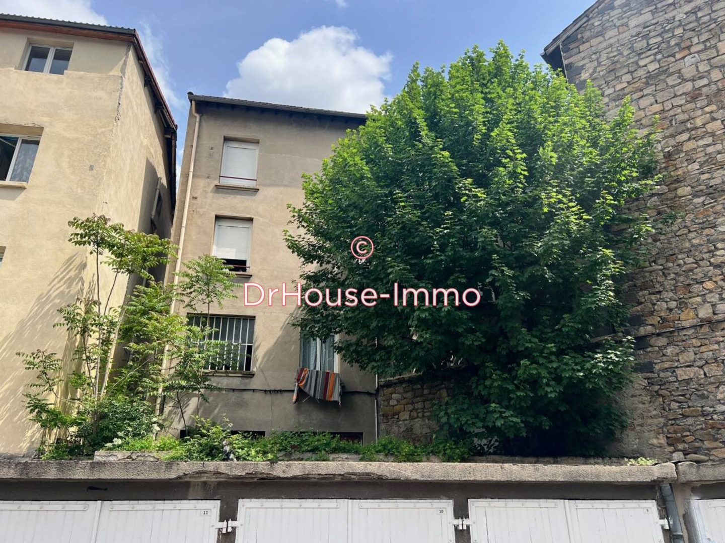 Photo 2 : Vente Immeuble 25 pièces Saint-Étienne 492 m²