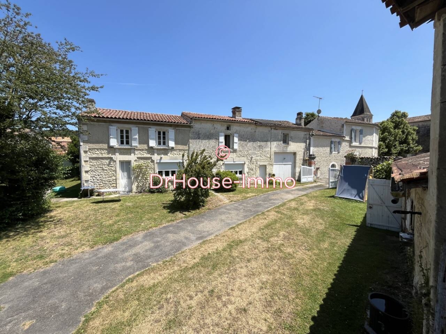 Photo 3 : Vente Maison 8 pièces Sireuil 213 m²