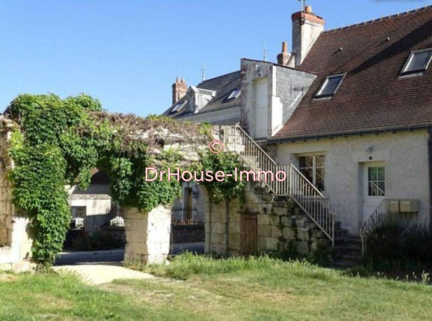 Photo 1 : Vente Immeuble 6 pièces Crouzilles 124 m²