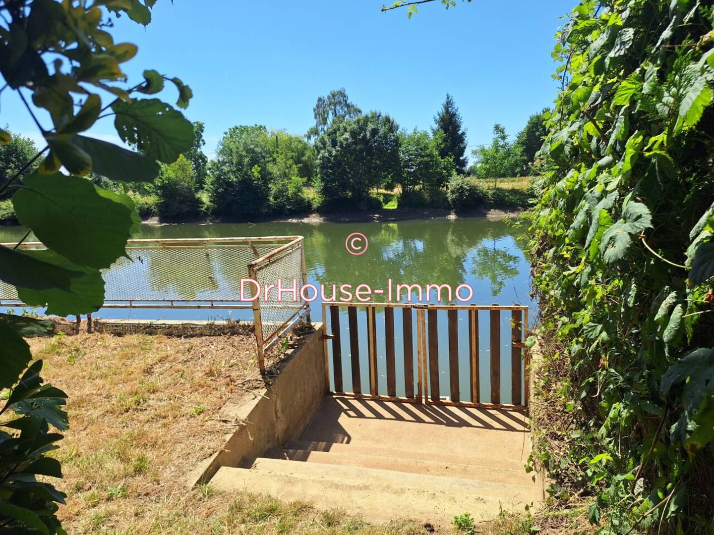 Photo 3 : Vente Terrain La Guierche 470 m²