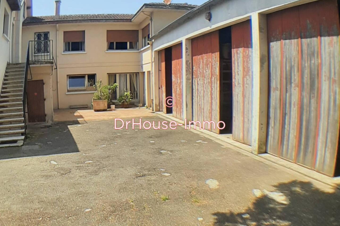Photo 2 : Vente Immeuble 11 pièces Lespéron 631 m²