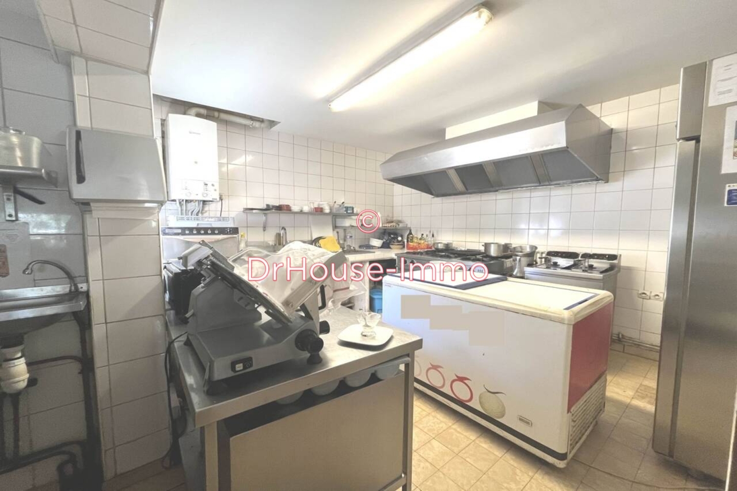 Photo 2 : Vente Commerce 1 pièce Neuilly-sur-Marne 196 m²