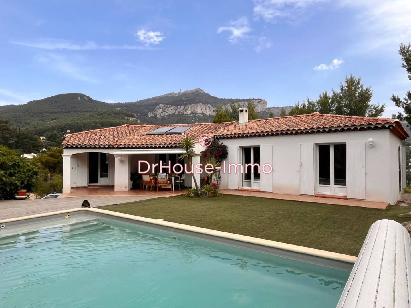 Photo 1 : Vente Maison 4 pièces Le Revest-les-Eaux 115 m²