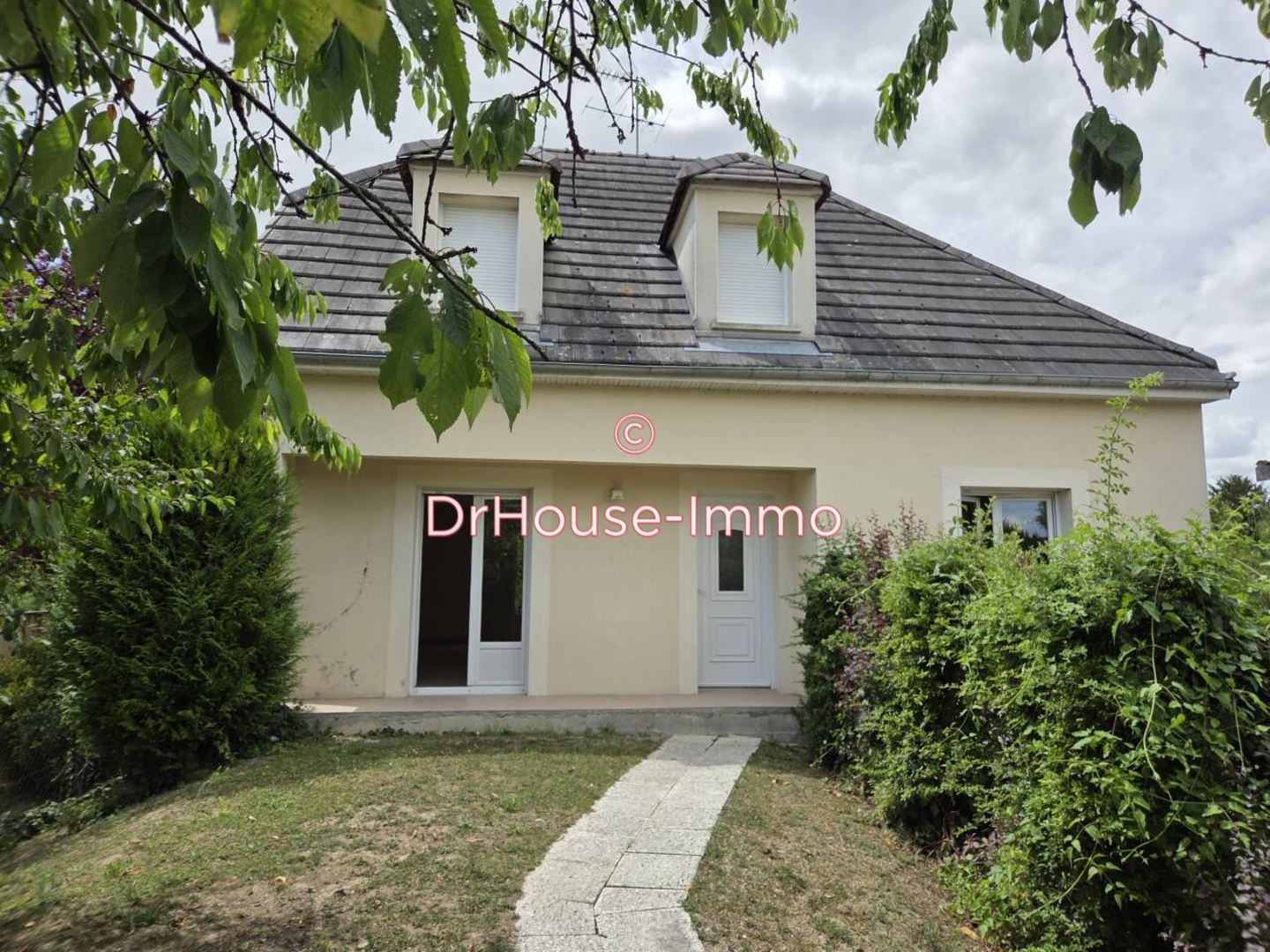 Photo 1 : Vente Maison 5 pièces Saint-Julien-les-Villas 101 m²