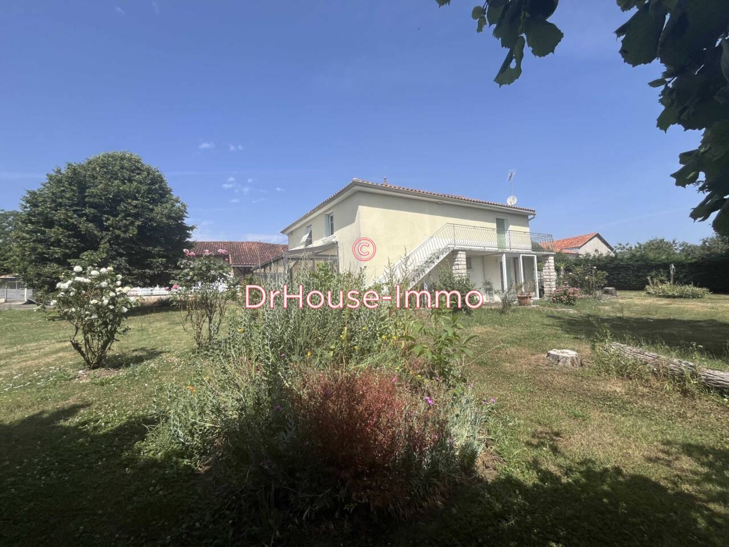 Photo 2 : Vente Maison 6 pièces Saint-Claud 152 m²