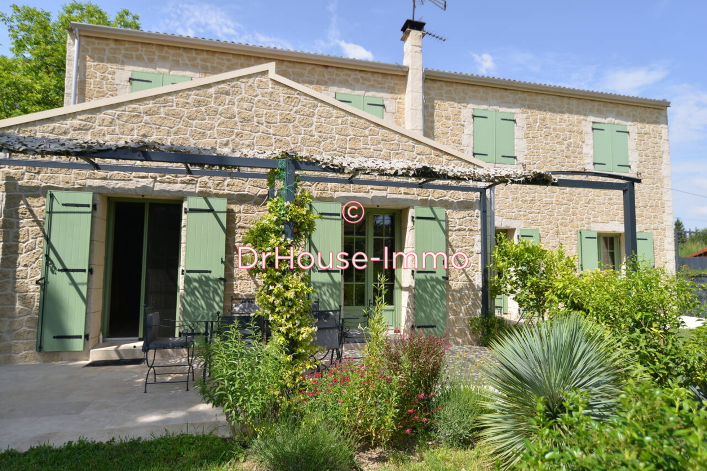 Photo 1 : Vente Maison 5 pièces Saint-Victor-la-Coste 145 m²