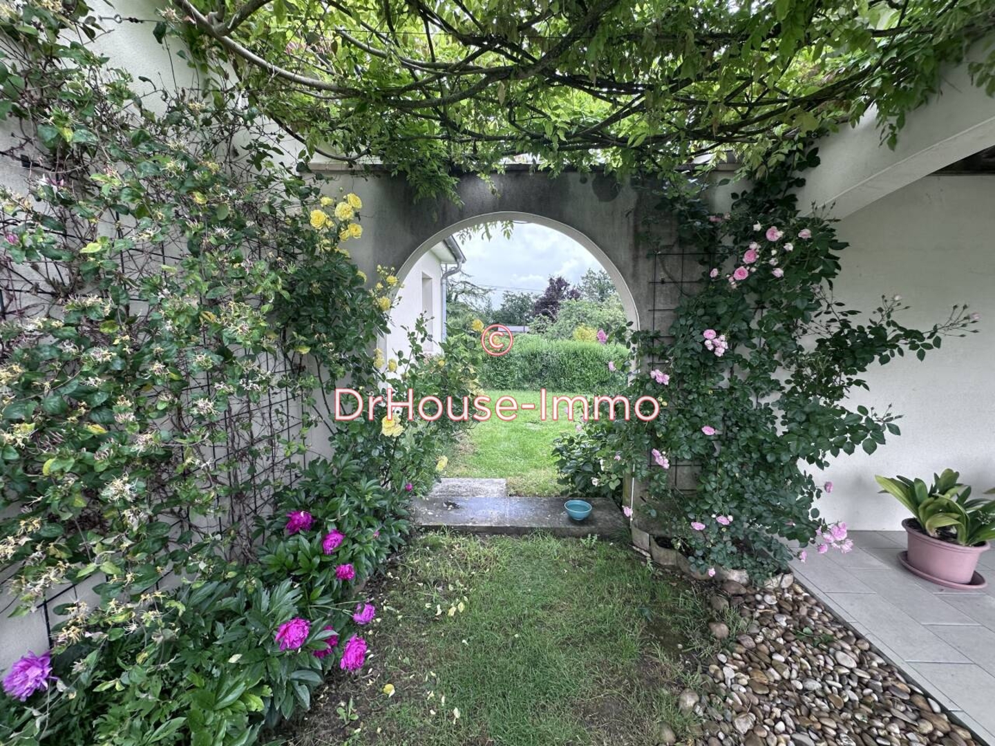 Photo 2 : Vente Maison 5 pièces Saint-Martin-Belle-Roche 210 m²