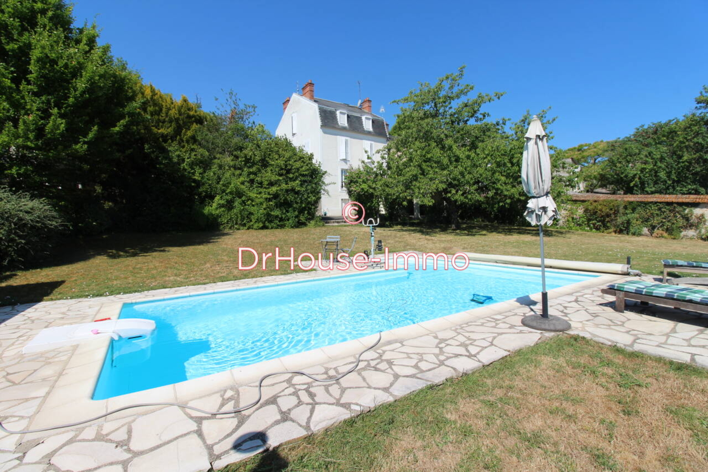 Photo 1 : Vente Maison 9 pièces Saint-Pierre-lès-Nemours 195 m²